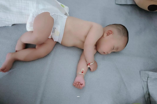 沅江宝宝肠胀气的症状